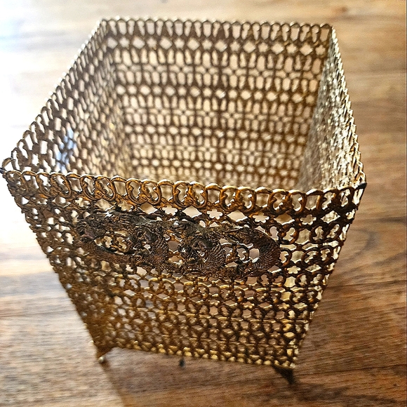 Vintage Gold Filigree Tissue Decorative Vanity Top Box Square Hollywood Regency - Picture 1 of 6
